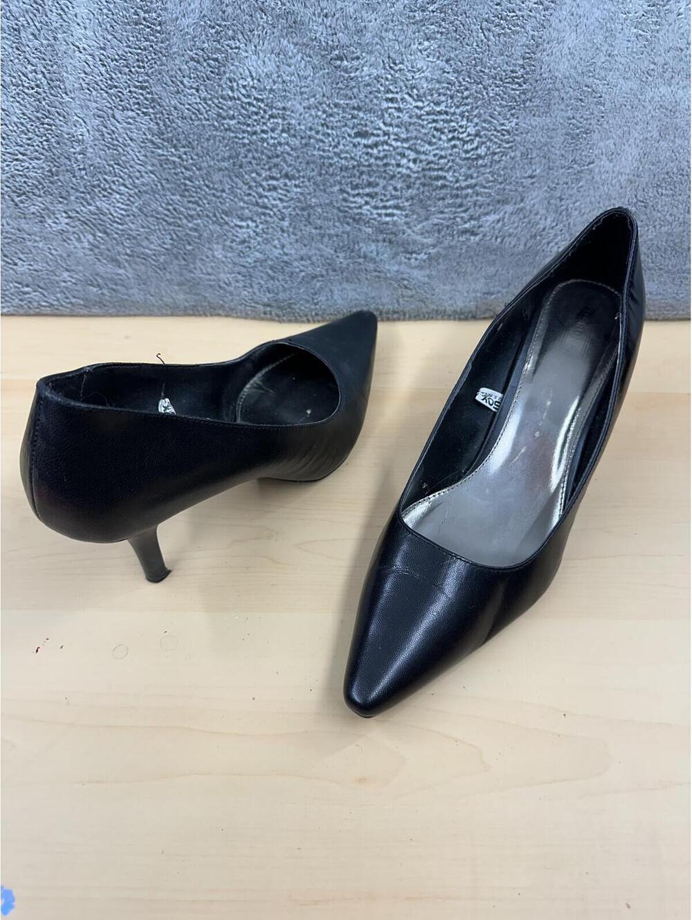 Merona Classic Black Pointed Toe Heels Elegant Minimalist Office Pumps